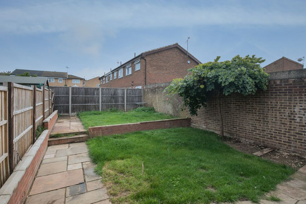 Additional image 4 of 3 bed terraced house to rentPalmers Close, Maidenhead SL6