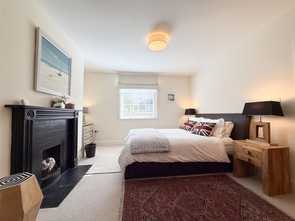 Additional image 5 of 2 bed flat to rentBath Road, Cheltenham GL53