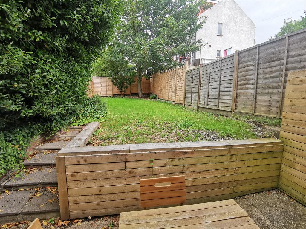 4 bed detached house to rentCoombe Road, Brighton BN2