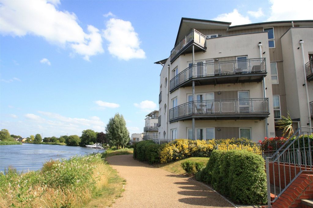 Additional image 2 of 2 bed flat to rentBridge Wharf, Chertsey, Surrey KT16