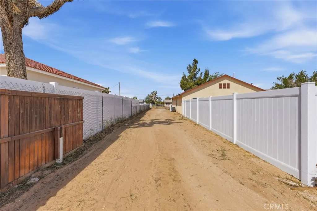 Additional image 105 of 12419 Pawnee Rd, Apple Valley, CA 92308