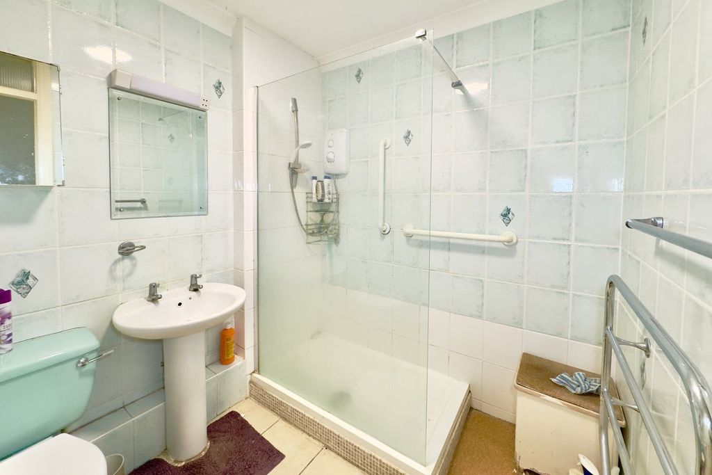 Additional image 10 of 3 bed flat for saleManor Road, East Cliff, Bournemouth BH1