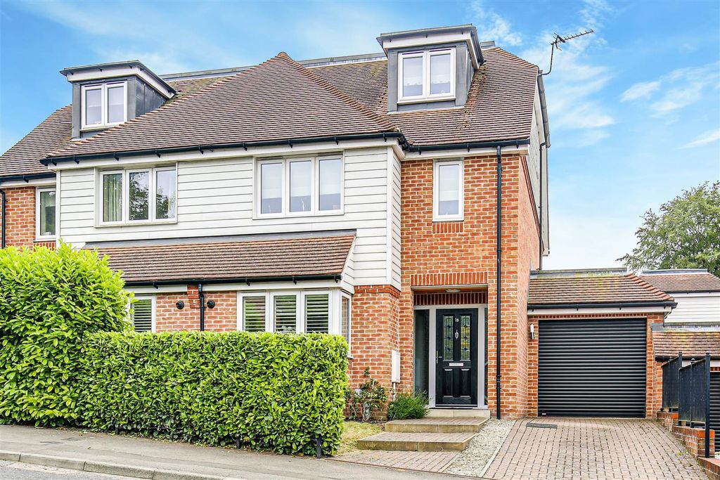 4 bed semi-detached house for saleNorheads Lane, Biggin Hill TN16