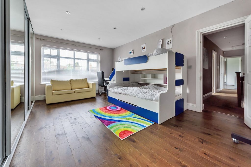Additional image 9 of 5 bed detached house to rentDrynham Park, Weybridge KT13