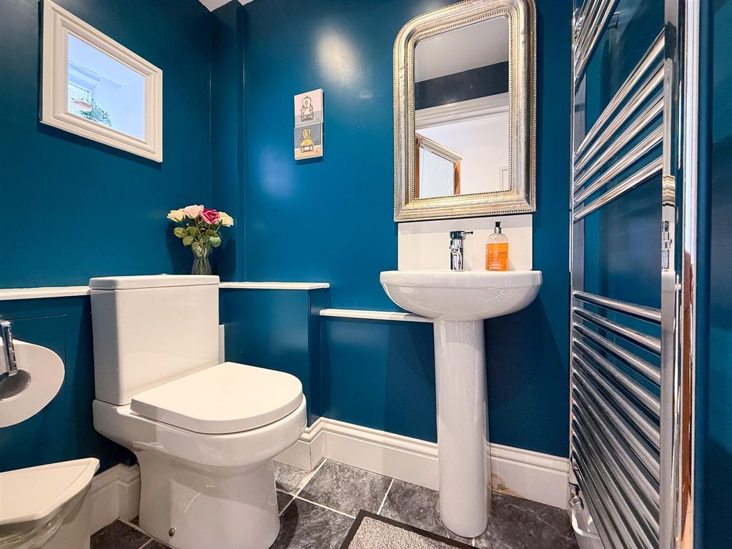 Additional image 11 of 2 bed flat to rentBath Road, Cheltenham GL53