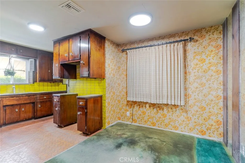 Additional image 10 of 722 E 6th Street, Ontario, CA 91764