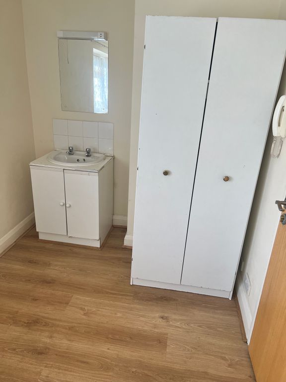 Additional image 4 of Room to rentAlbert Street, Slough SL1