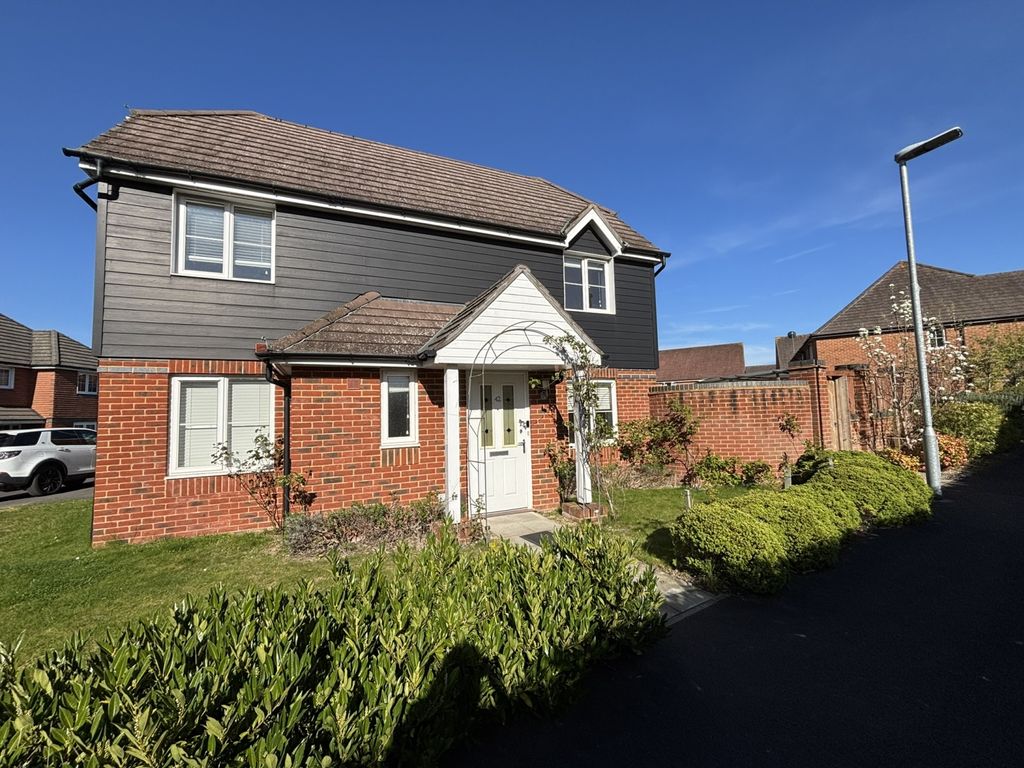 3 bed terraced house to rentBurden Drive Bishopdown, Bishopdown, Salisbury, Wiltshire SP1