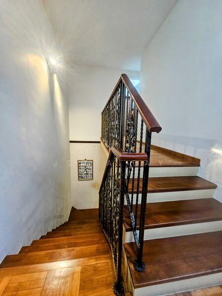 Rare Freehold Terrace Long Depth Near Eunos MRT photo 2