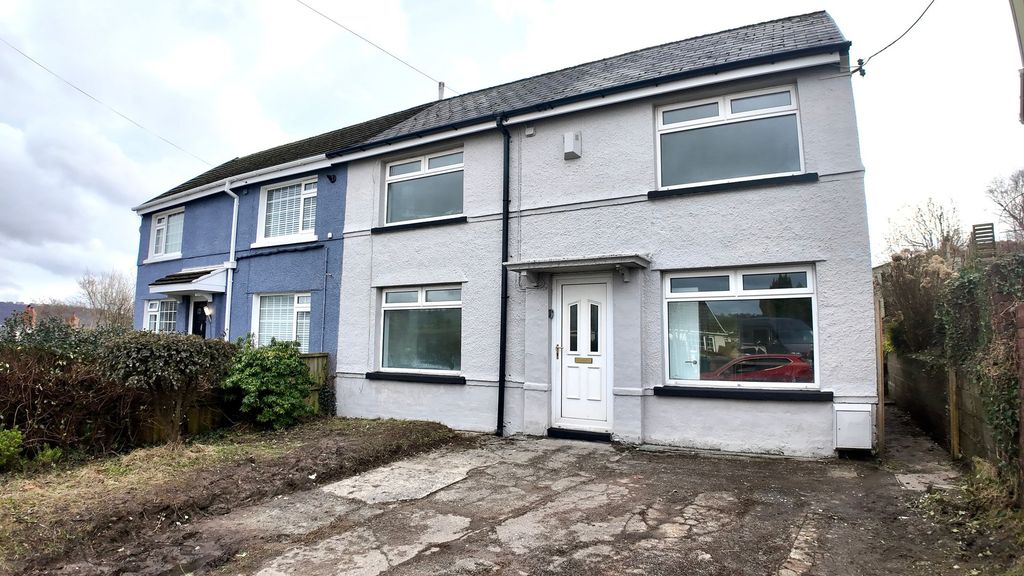3 bed semi-detached house to rentAlbertina Road, Newbridge NP11