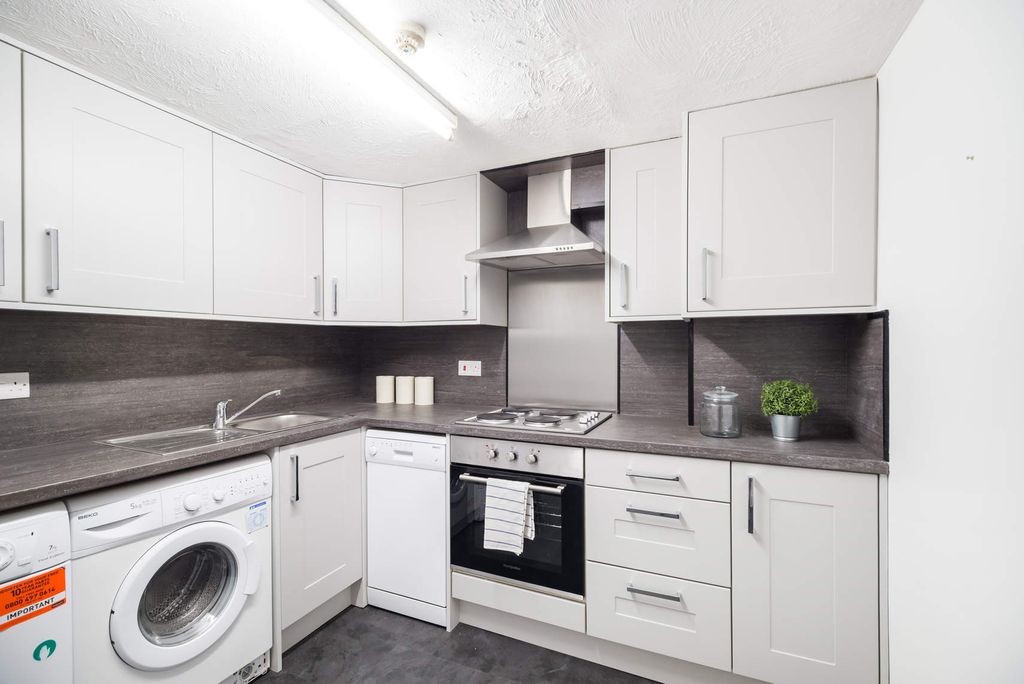 4 bed shared accommodation to rentHyde Park Road, Leeds LS6 photo 3