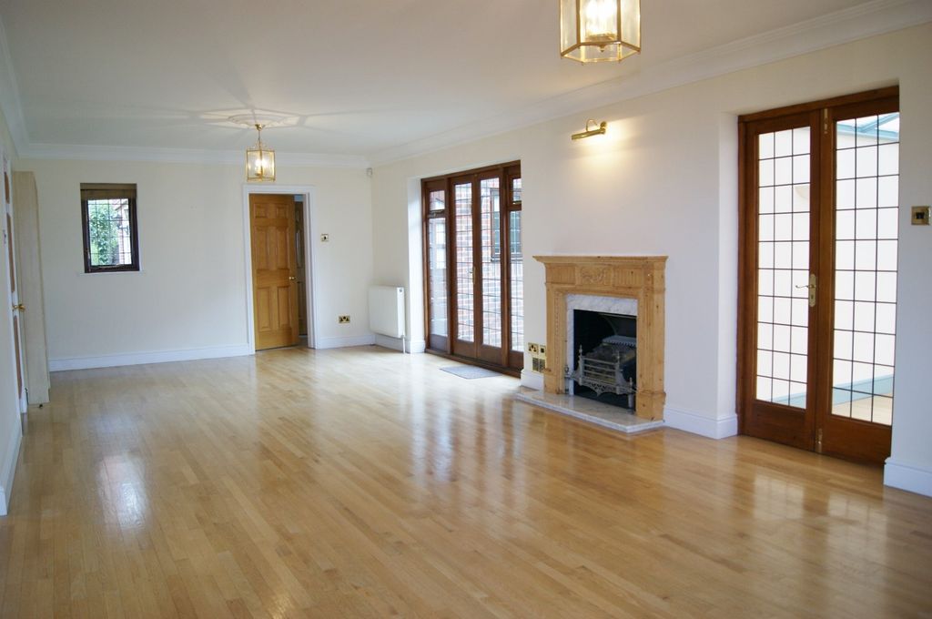 Additional image 4 of 7 bed detached house to rentPortland Park, Gerrards Cross, Buckinghamshire SL9