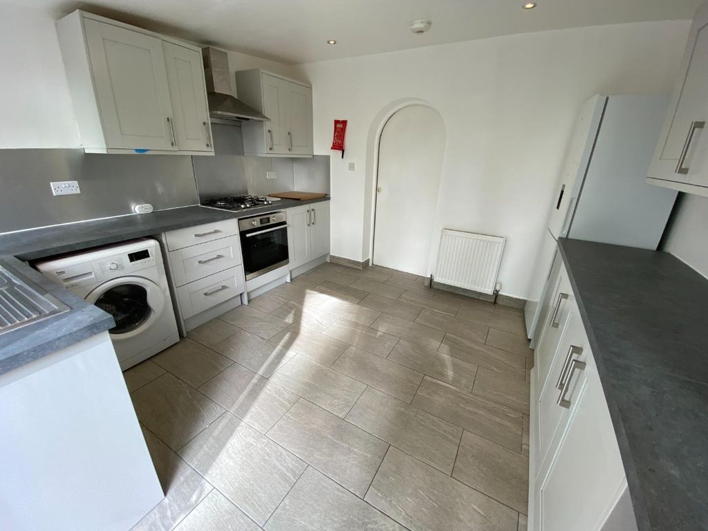 Additional image 12 of 2 bed end terrace house to rentKent Road., Dagenham, Dagenham RM10