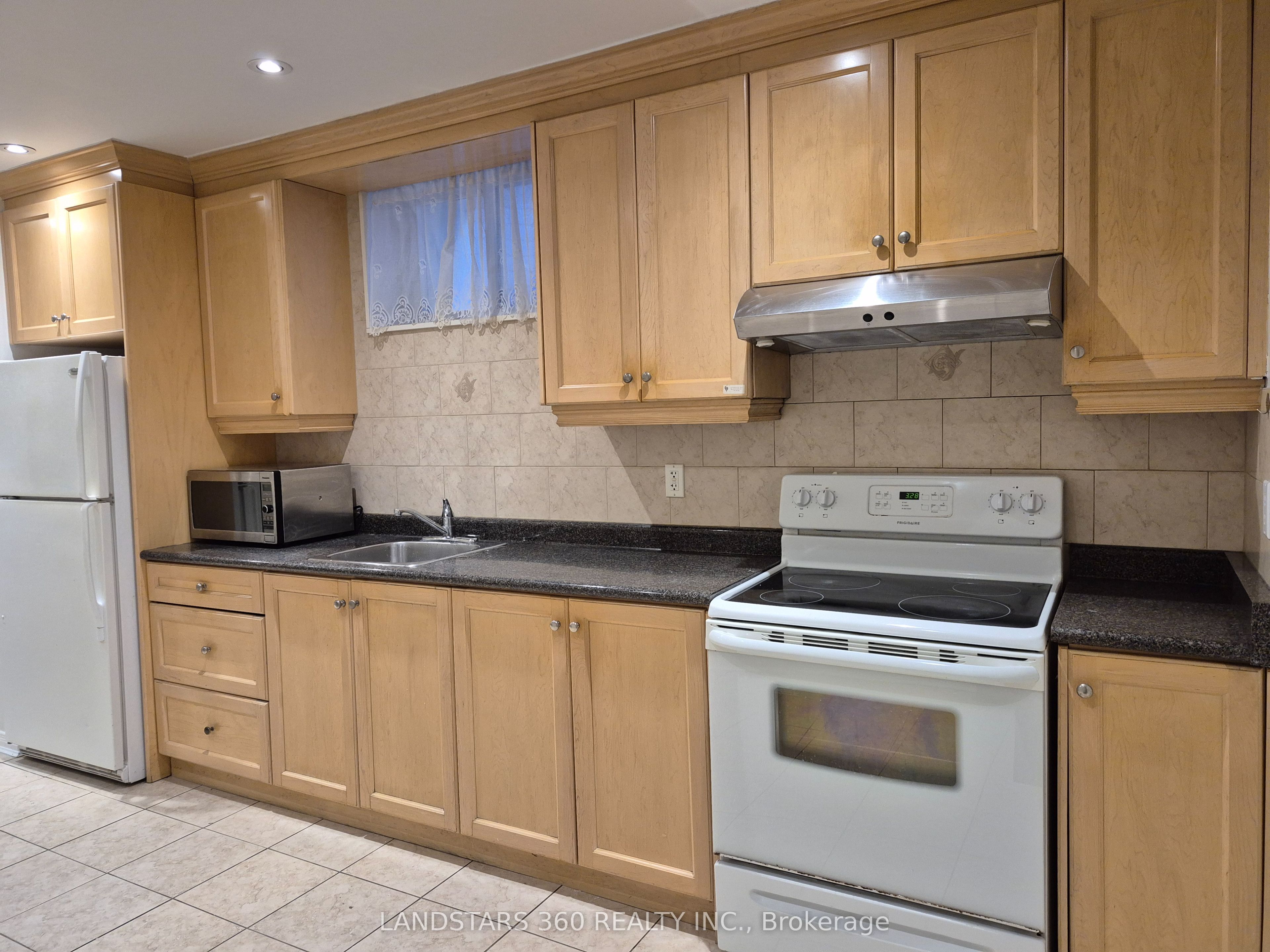 Lower-49 Boon Avenue, Toronto, ON, M6E 3Z2 photo 2