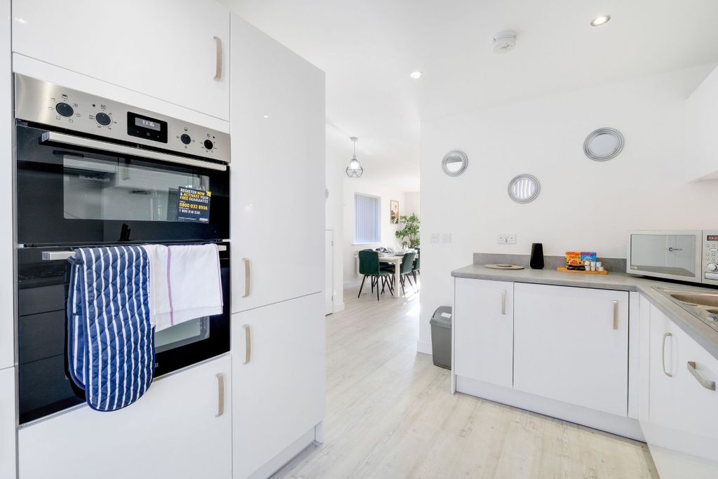 Additional image 11 of 5 bed semi-detached house to rentKempster Way, Weston Turville, Aylesbury HP22