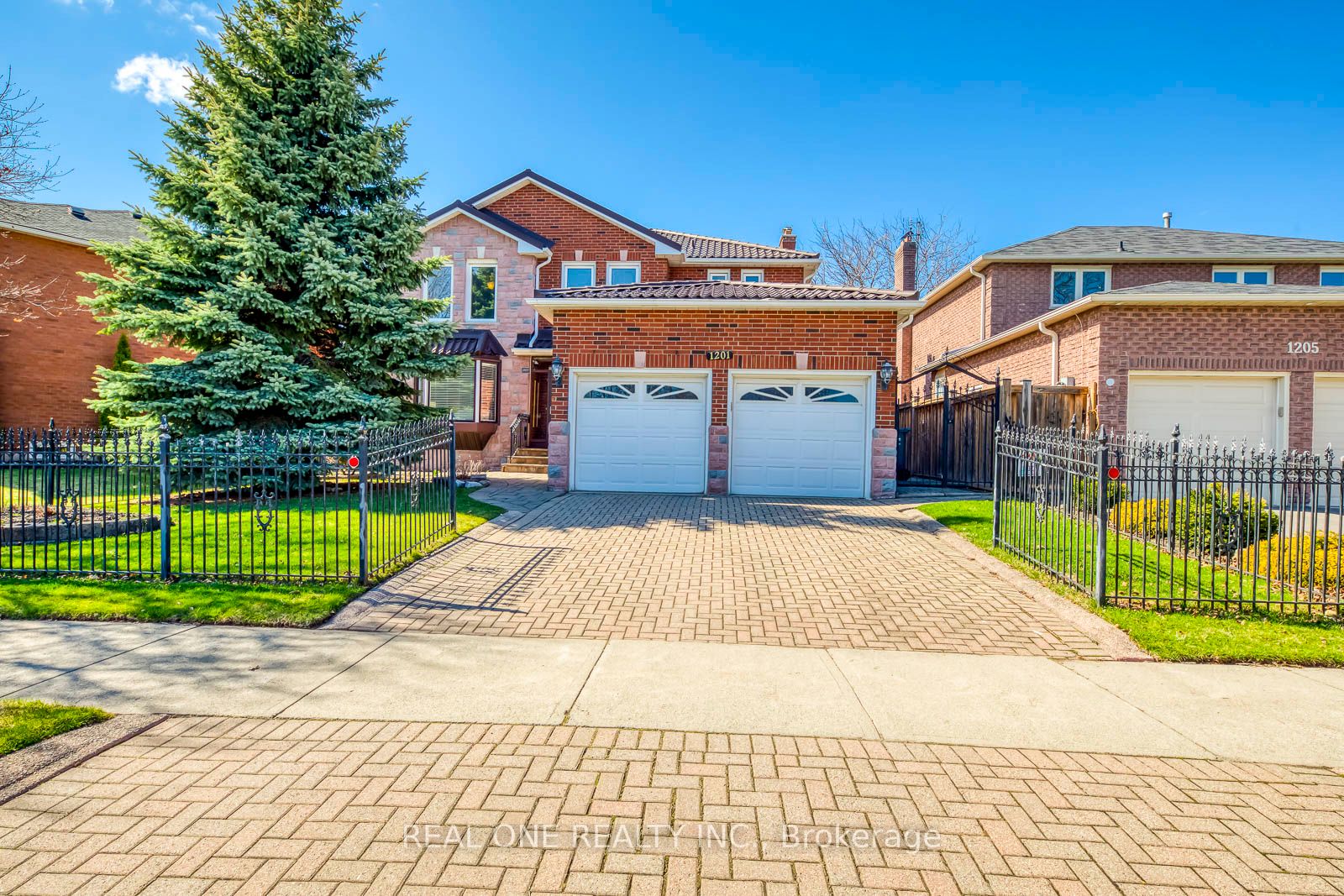 1201 Creekside Drive, Oakville, ON, L6H 4Y8