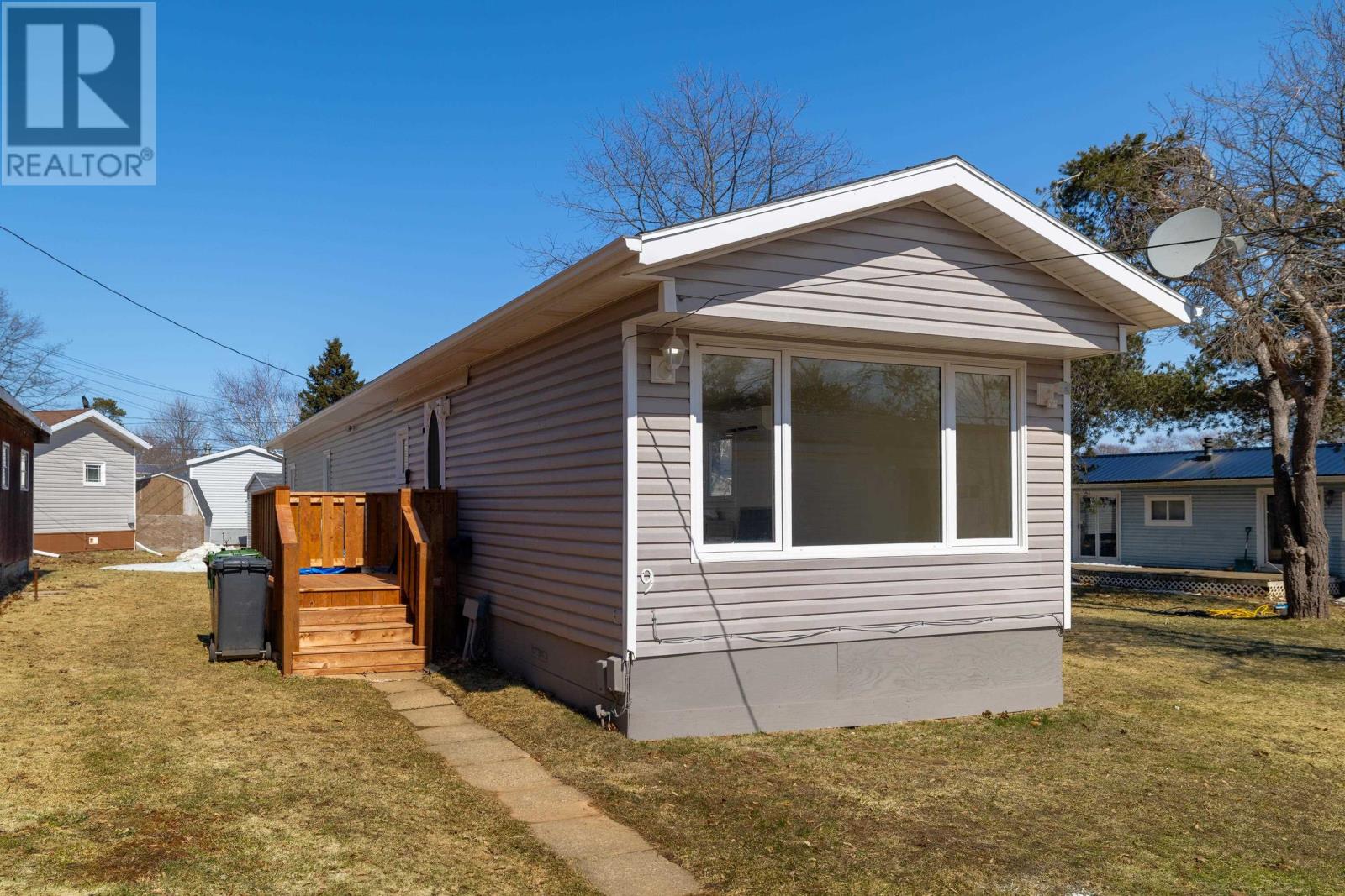 9 Oakwood Crescent