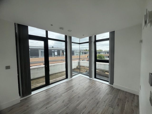 Additional image 3 of 2 bed flat to rentLeat House, Overbridge Square, Newbury RG14