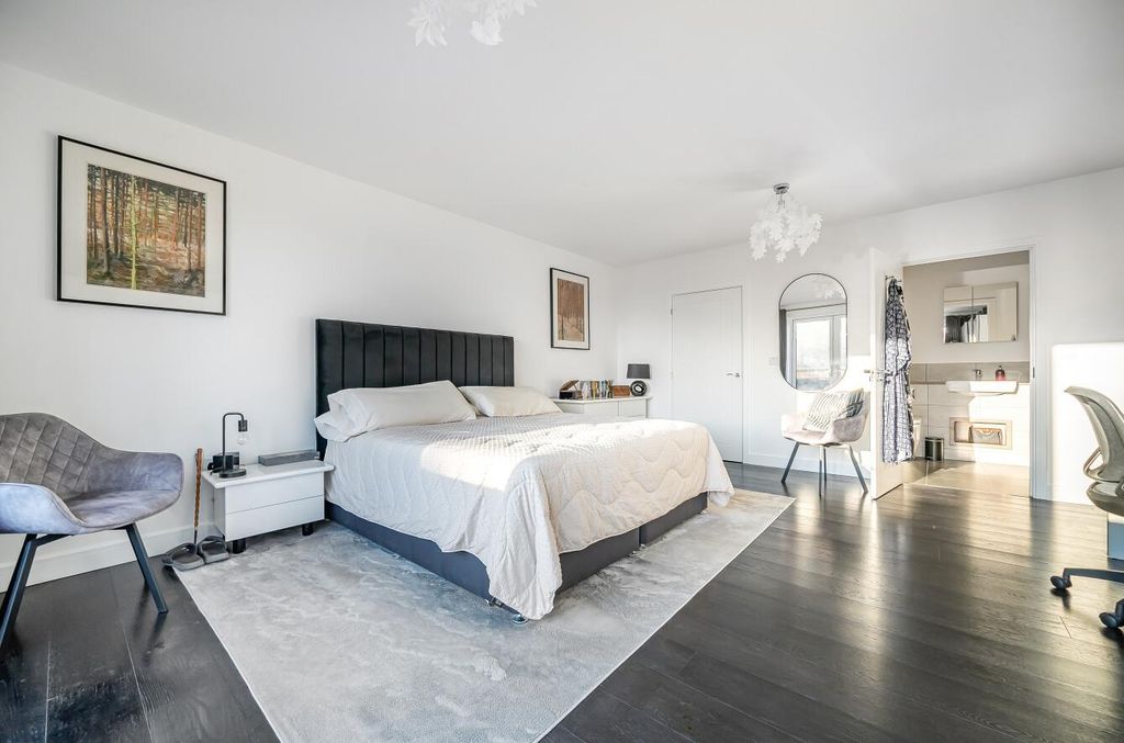 Additional image 19 of 2 bed flat for saleHenry Darlot Drive, London NW7
