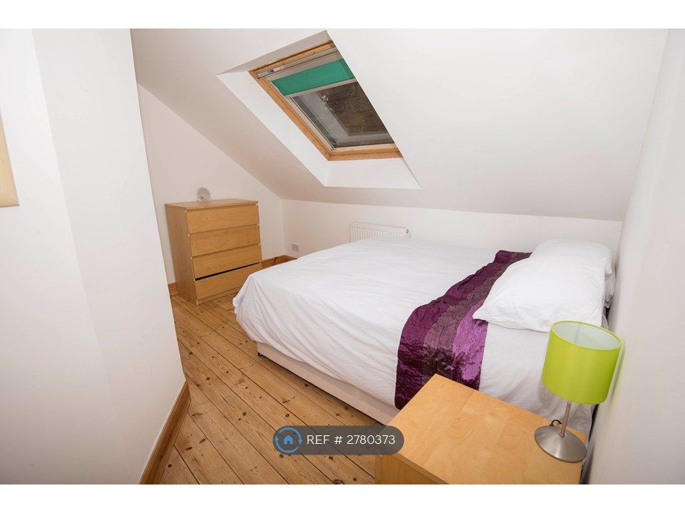 5 bed flat to rentPolwarth Crescent, Edinburgh EH11 photo 3