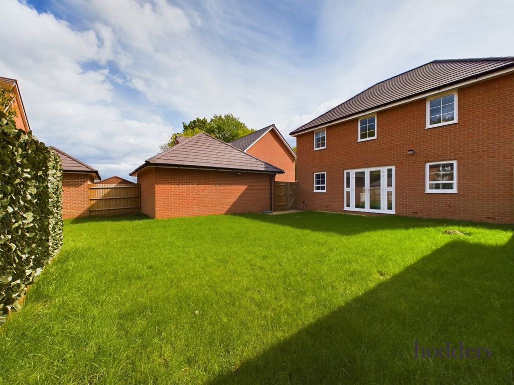 Additional image 4 of 5 bed detached house to rentBlackbess Lane, Chertsey, Surrey KT16