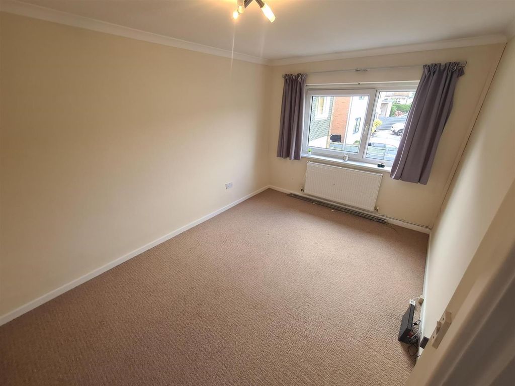 2 bed flat to rentUppercliff Close, Penarth CF64 photo 4
