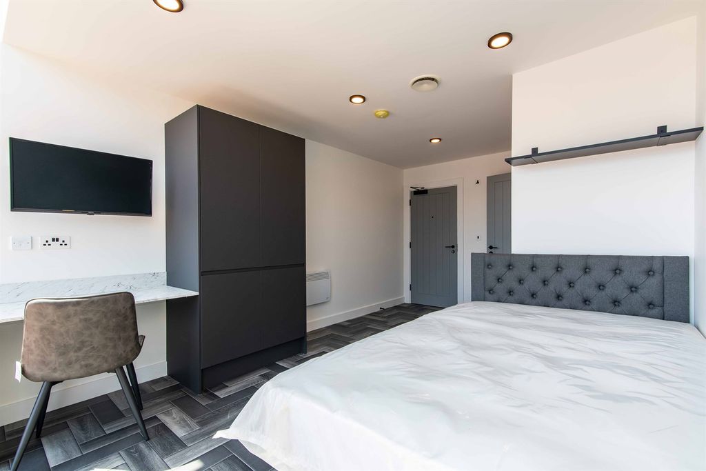 6 bed flat to rent6 Bed, Graduation House NG9