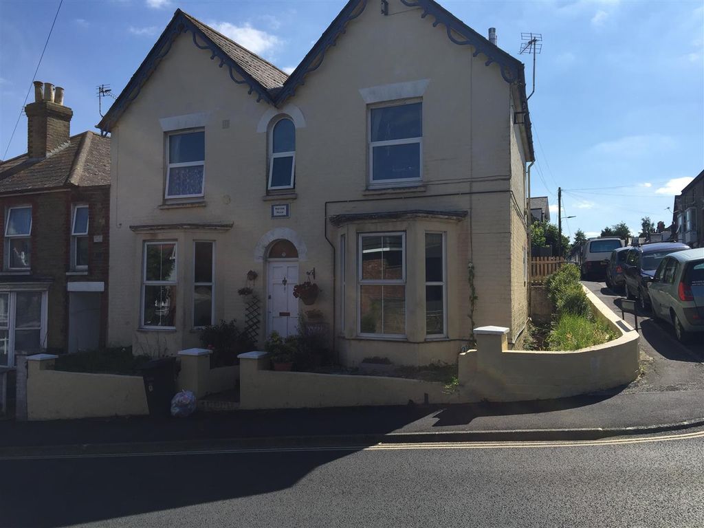 1 bed flat to rentVictoria Road, Cowes PO31