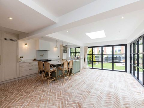 Barntongate Avenue, Barnton, Edinburgh EH4