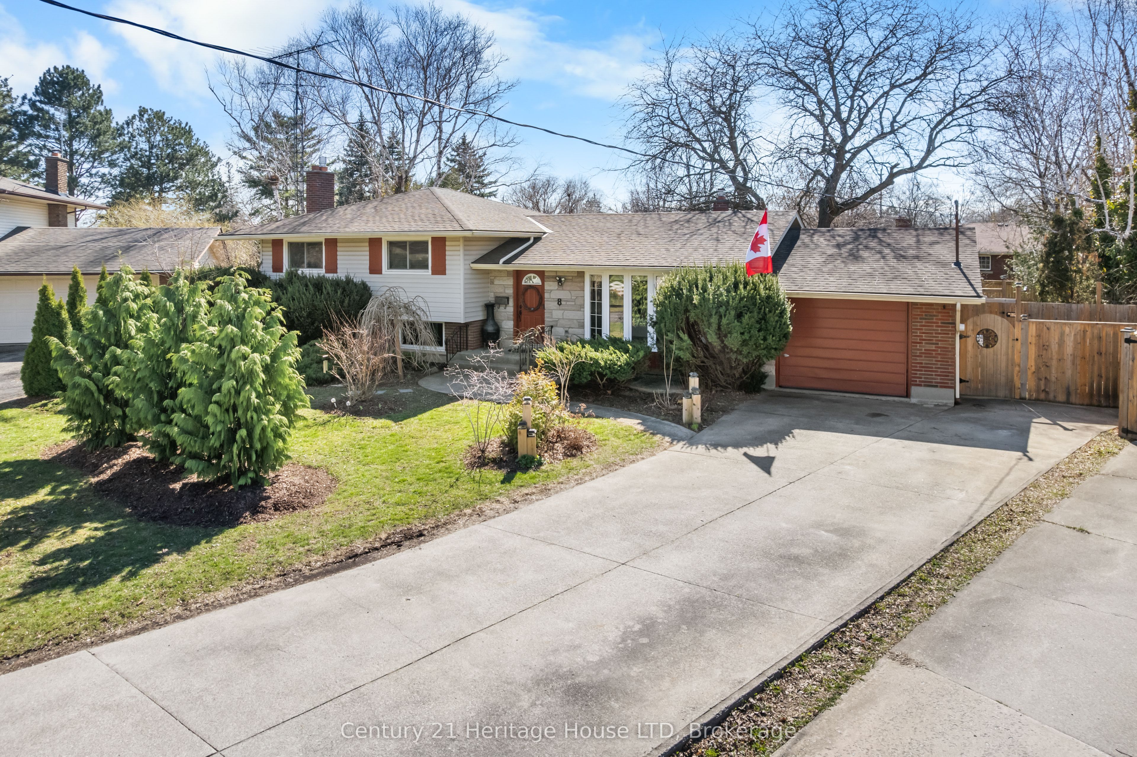 8 Saturn Court, St. Catharines, ON, L2M 2T1