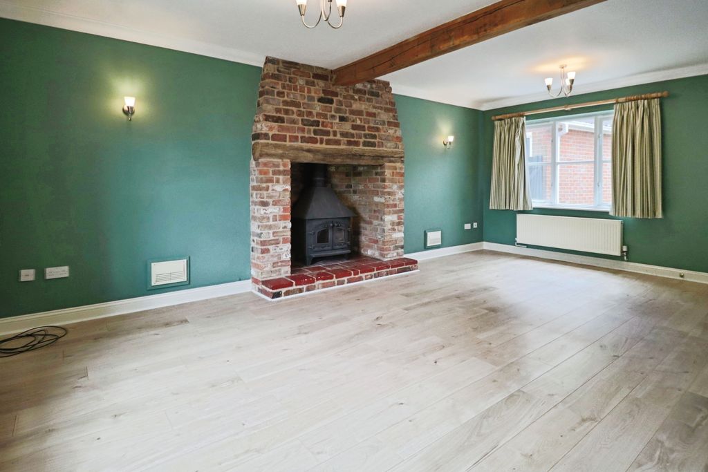 Additional image 2 of 4 bed detached house to rentColtsfoot Crescent, Bury St. Edmunds IP32