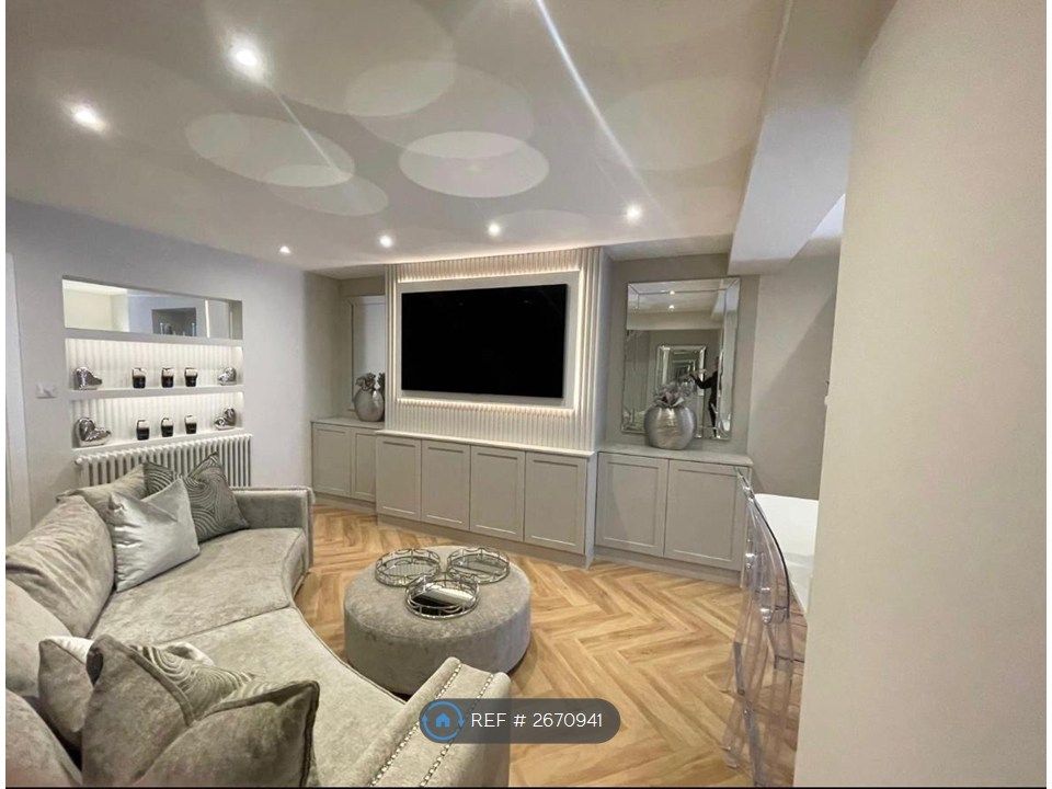 2 bed flat to rentClarendon Avenue, Leamington Spa CV32