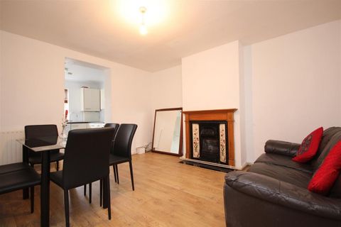 Olive Road, London, 4 W5