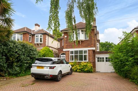 Greenway, Totteridge N20