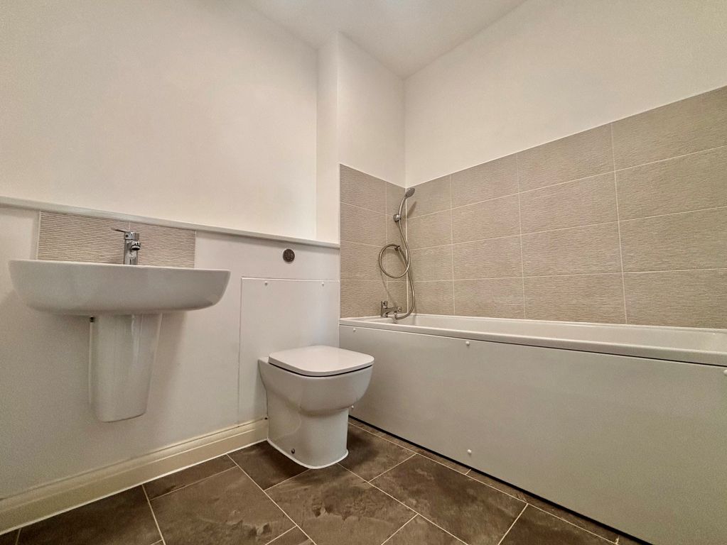 2 bed flat to rentChessel Drive, Patchway, Bristol BS34 photo 5