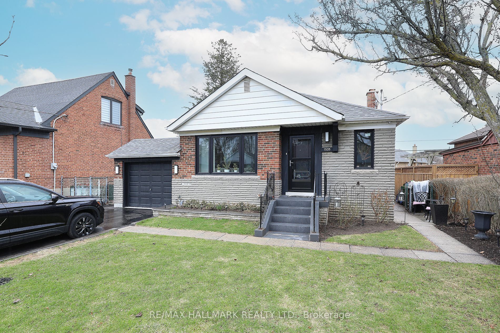 1535 Pharmacy Avenue, Toronto, ON, M1R 2K1