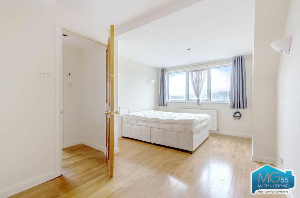 Additional image 6 of 5 bed semi-detached house to rentEversleigh Road, New Barnet, London EN5