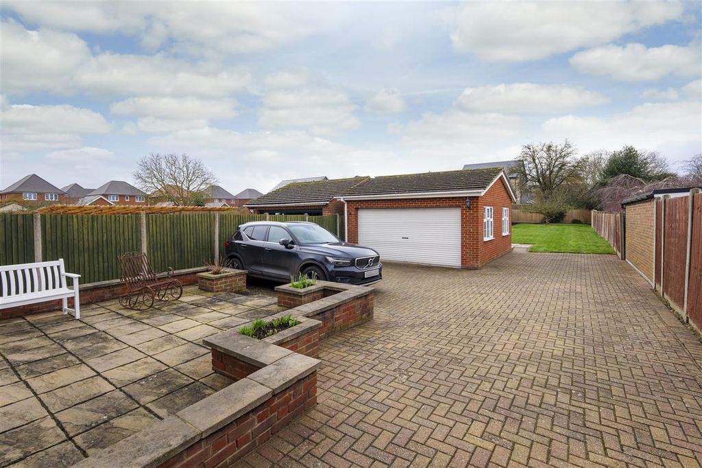 Additional image 20 of 5 bed detached house for saleLower Rainham Road, Rainham ME8