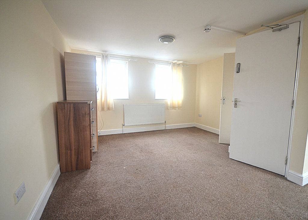 7 bed shared accommodation to rentLoxford Lane, Ilford IG1 photo 5