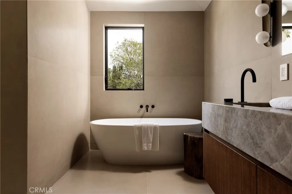 Additional image 37 of 15202 Hesby Street, Sherman Oaks, CA 91403
