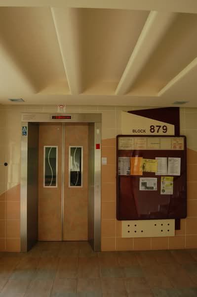 879 Tampines Avenue 8 photo 4