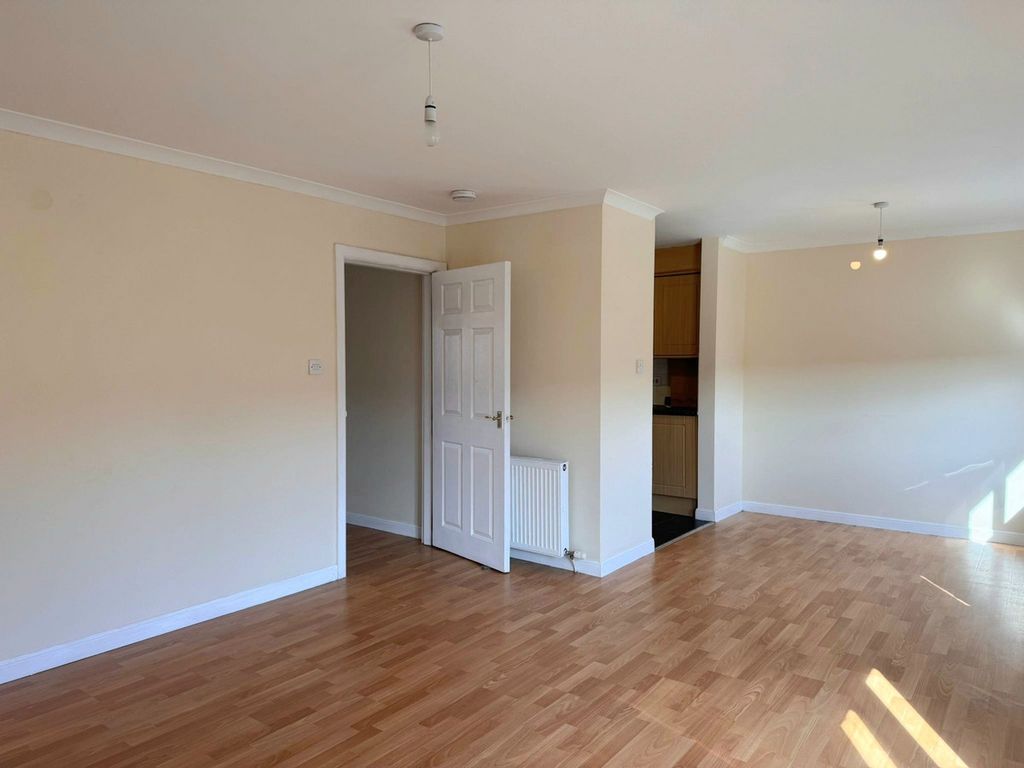 2 bed flat to rentHunters Lane, Bathgate EH47 photo 2