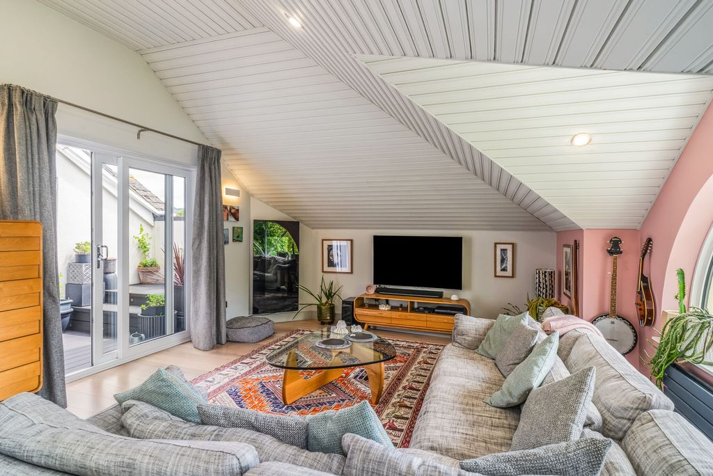 Additional image 3 of 3 bed penthouse for saleWellington Square, Cheltenham GL50