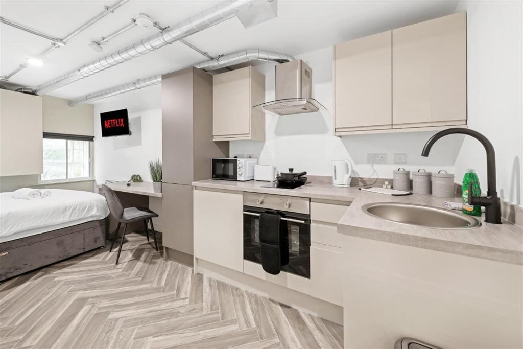 Additional image 3 of Studio to rent28-30 Lister Gate NG1