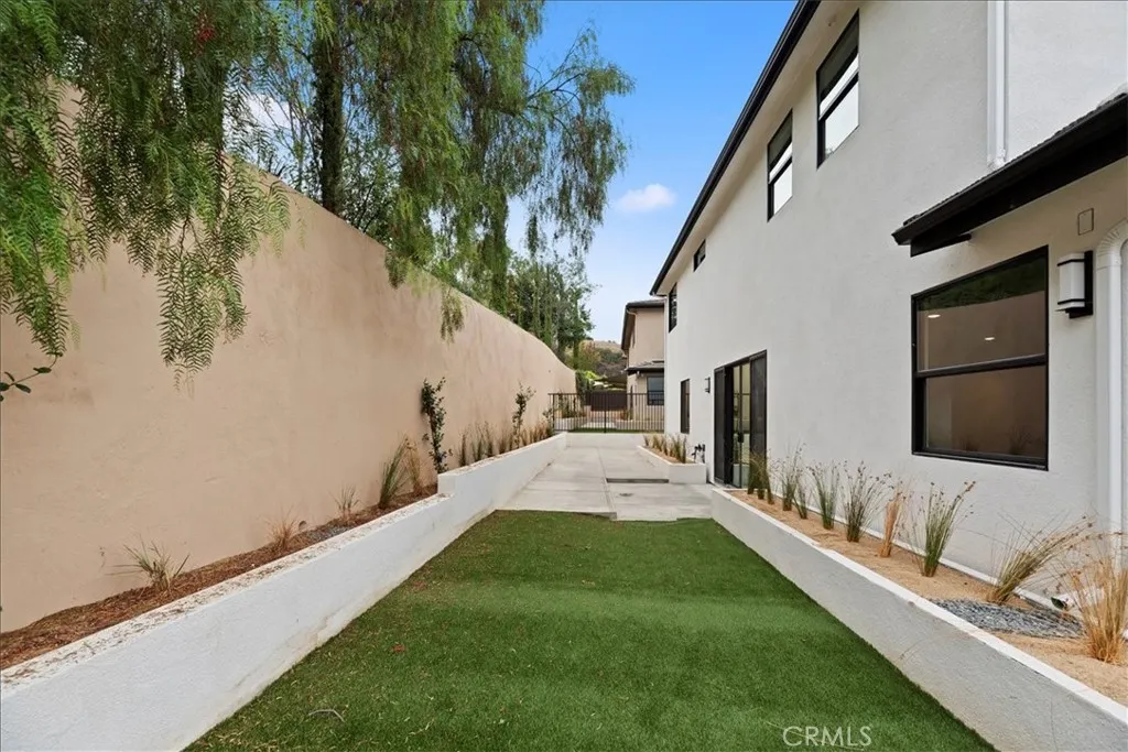Additional image 114 of 943 N Avenue 66, Los Angeles, CA 90042