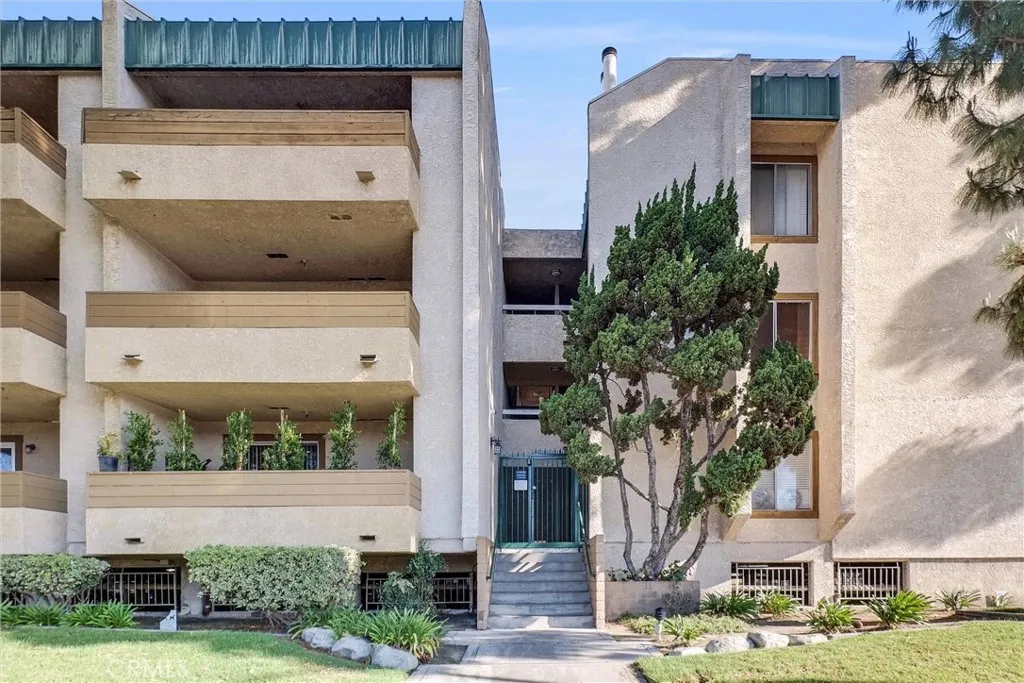 Additional image 60 of 12121 Centralia Street Unit 302, Lakewood, CA 90715