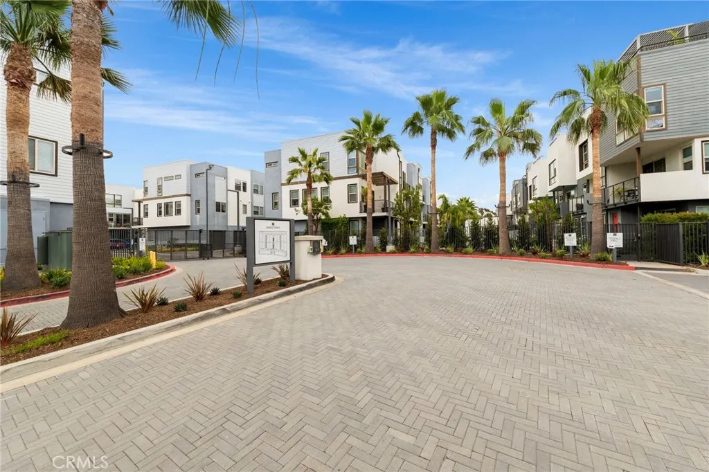 Additional image 99 of 210 Placemark, Irvine, CA 92614