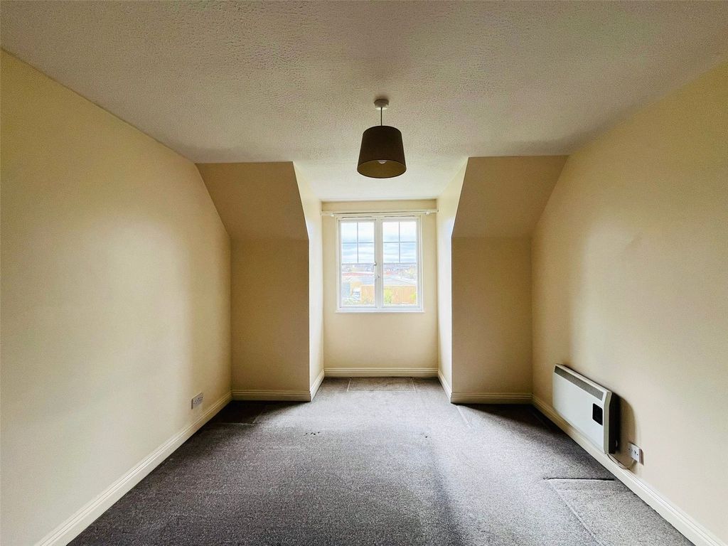 Additional image 7 of 2 bed flat to rentGould Close, Newbury, Berkshire RG14