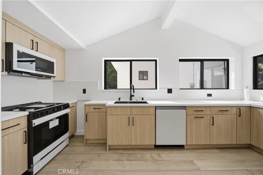 Additional image 35 of 8542 De Celis Pl, North Hills, CA 91343