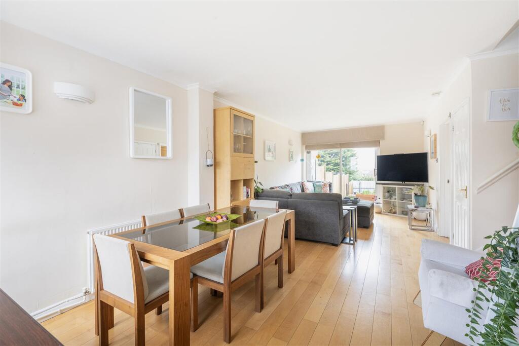 Additional image 3 of Aldwickbury Crescent, Harpenden